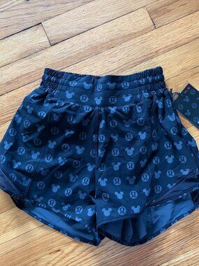 Disney x Lululemon *Hotty Hot High-Rise Short 4" SIZE 2